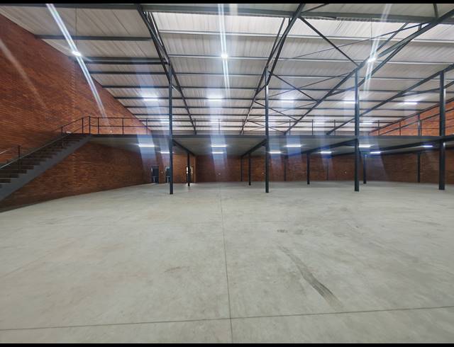 1,162M² WAREHOUSE TO LET IN ORMONDE